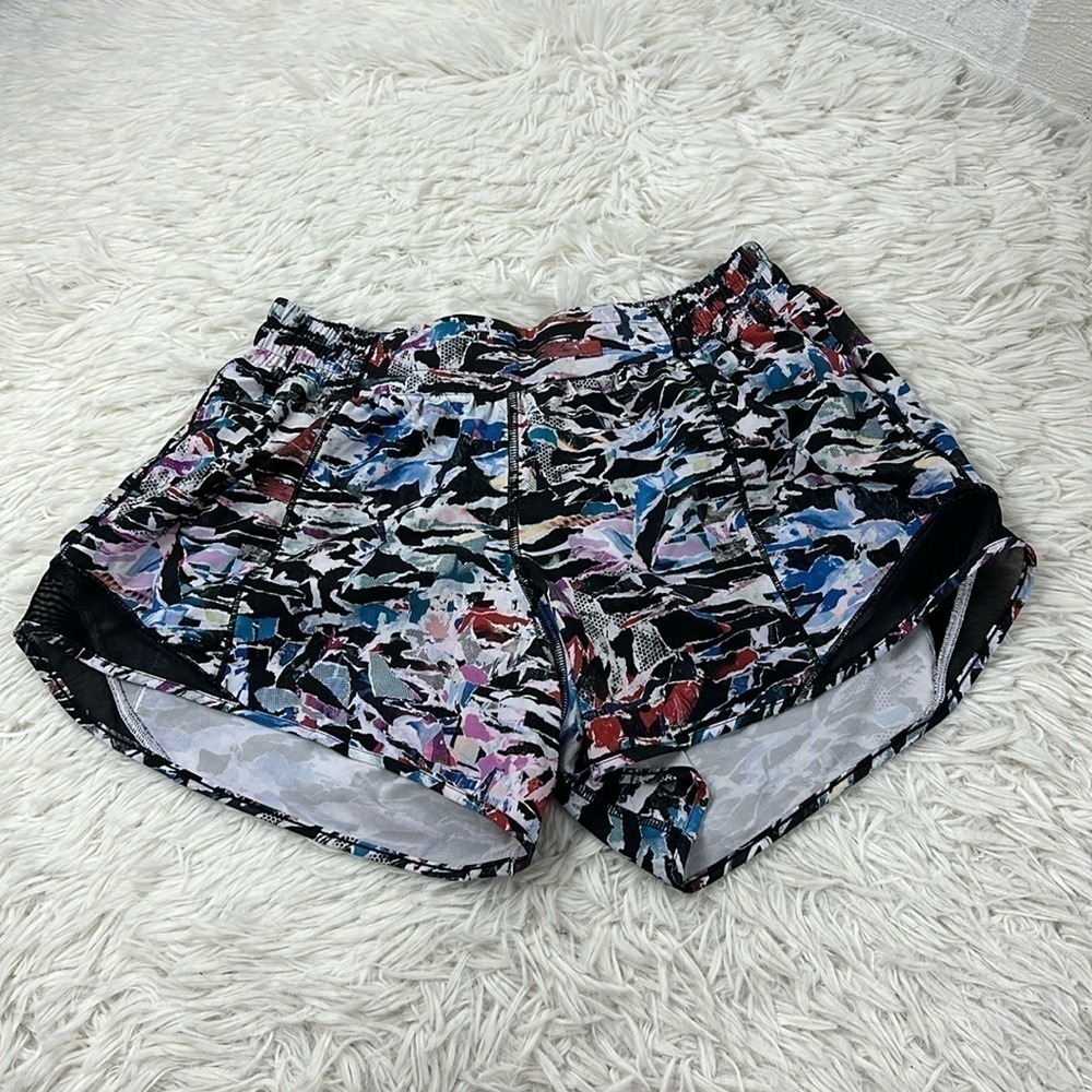 Lululemon Hotty Hot Short II (Long 4") Culture Clash Multi Black / Black